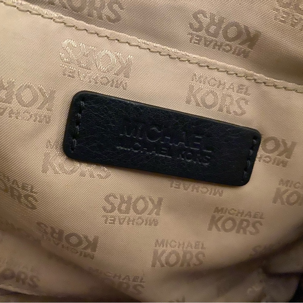 Michael Kors Jet Set Chain & Leather handles purse.. - Picture 3 of 9